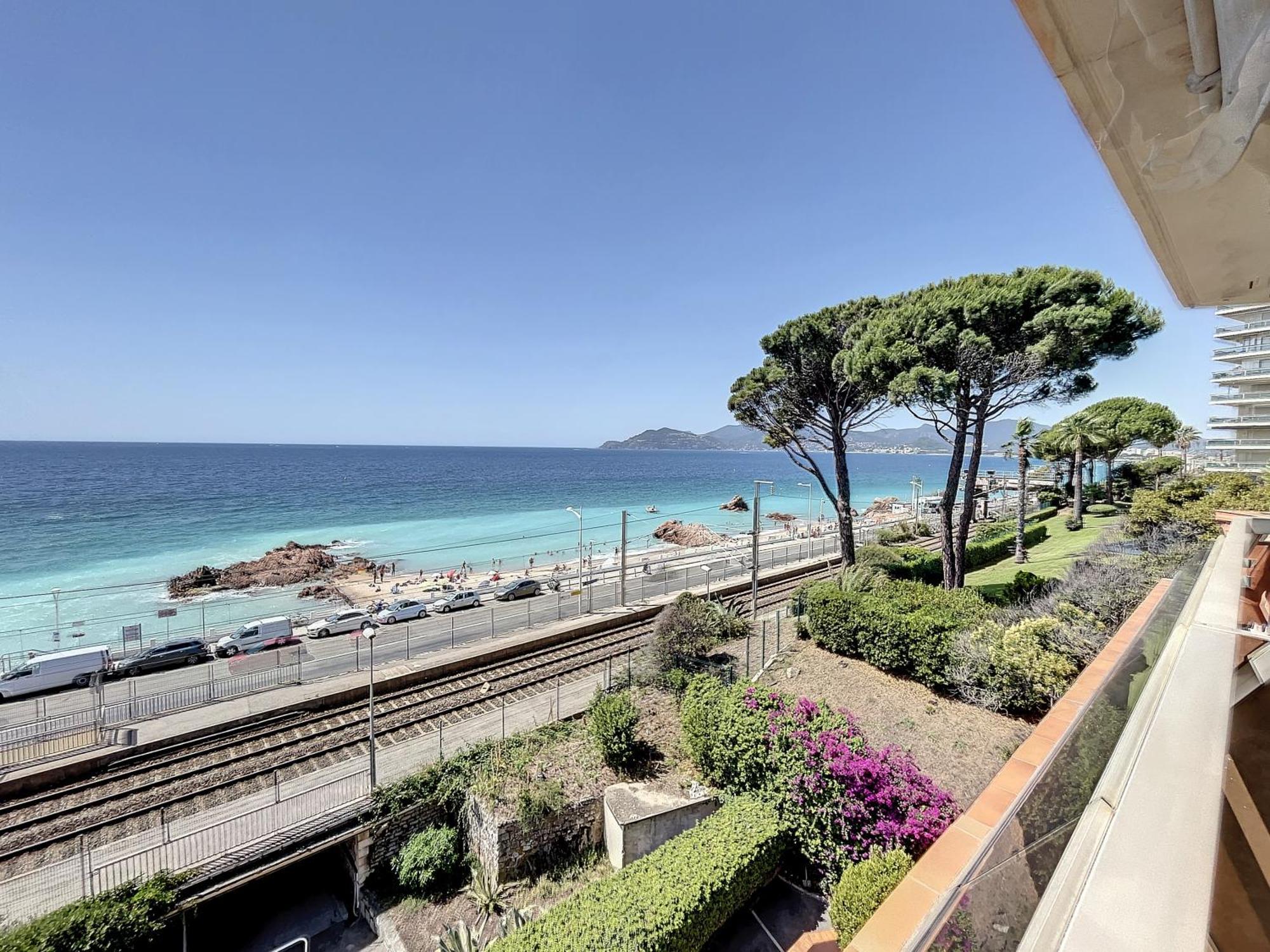 Studio With Beautiful Sea View And Direct Beach Access 칸느 외부 사진